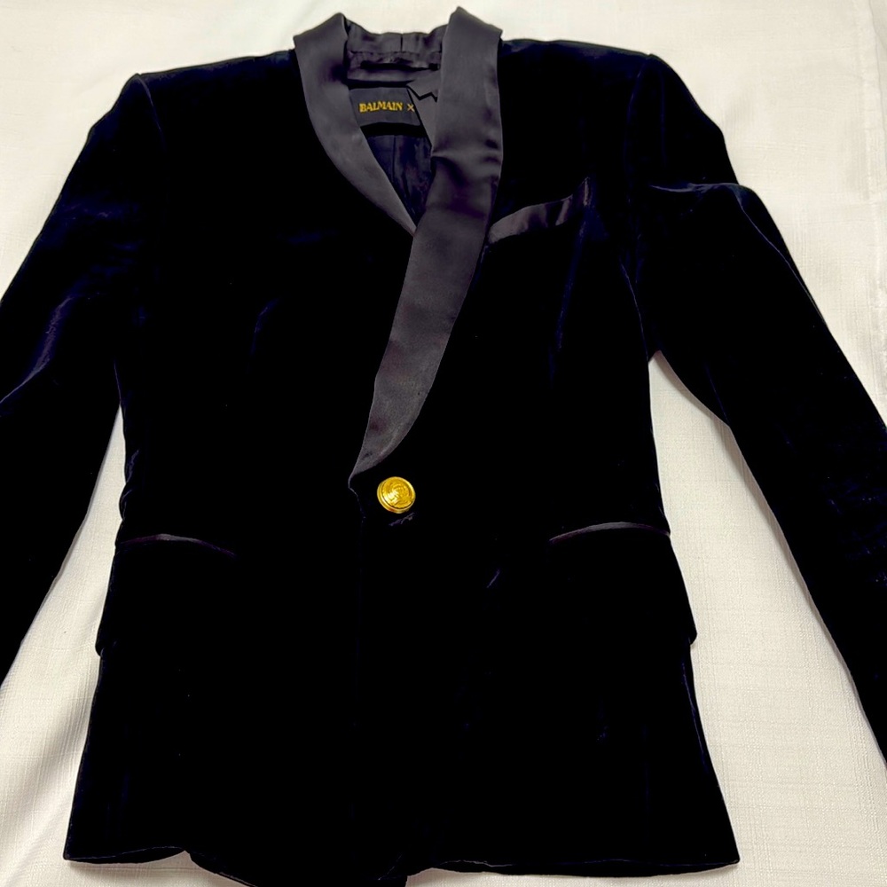 Beautiful Blazer from Balmain, is waiting for you, is brand new ,